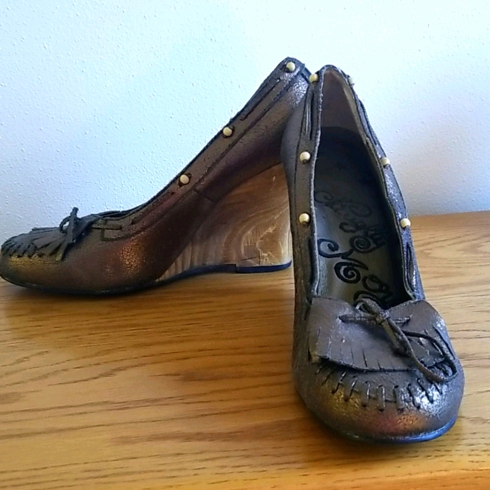 Wooden wedge heel